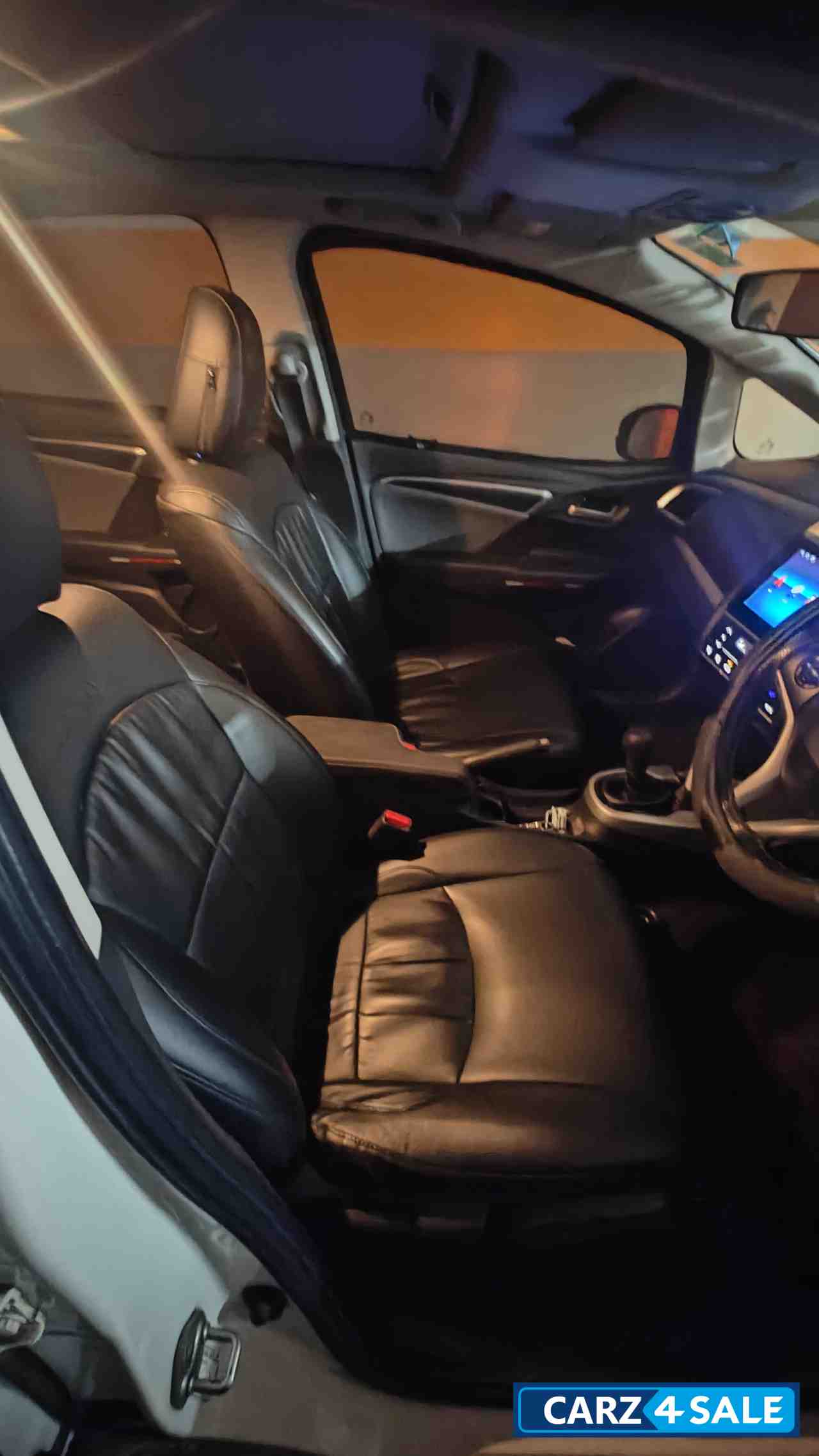 White Orchid Pearl Honda WR-V 1.5L IDTEC VX MT