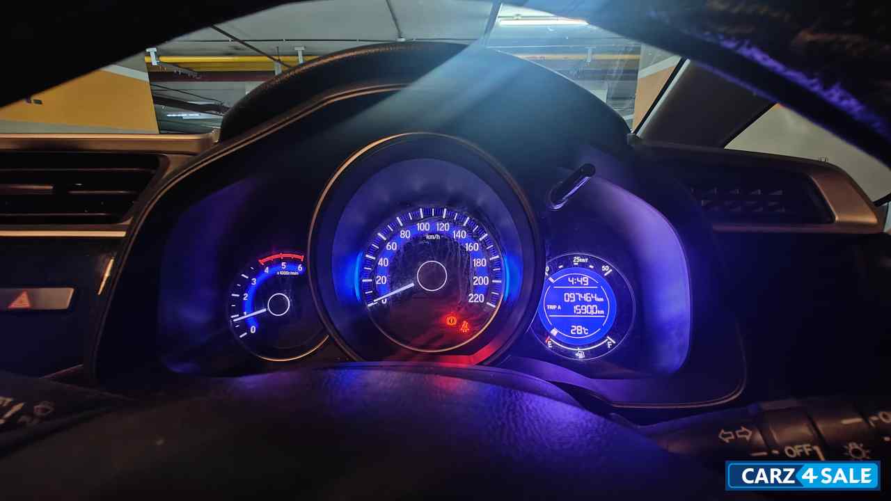 White Orchid Pearl Honda WR-V 1.5L IDTEC VX MT