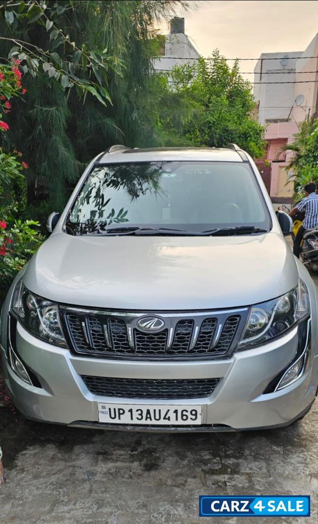 Mahindra XUV 500 W10