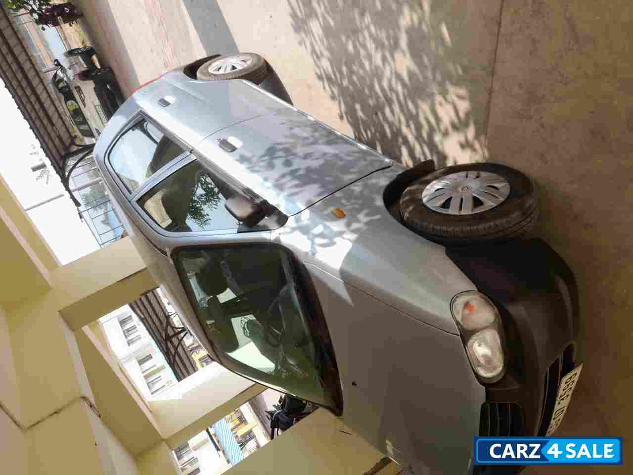 Silver Gray Maruti Suzuki Alto LXI