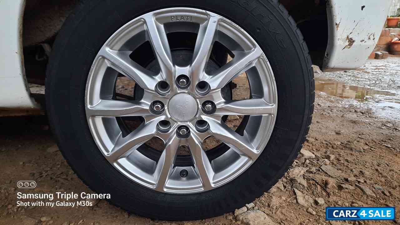 White Maruti Suzuki Wagon R Vxi