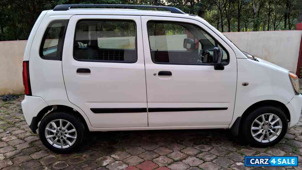 White Maruti Suzuki Wagon R Vxi