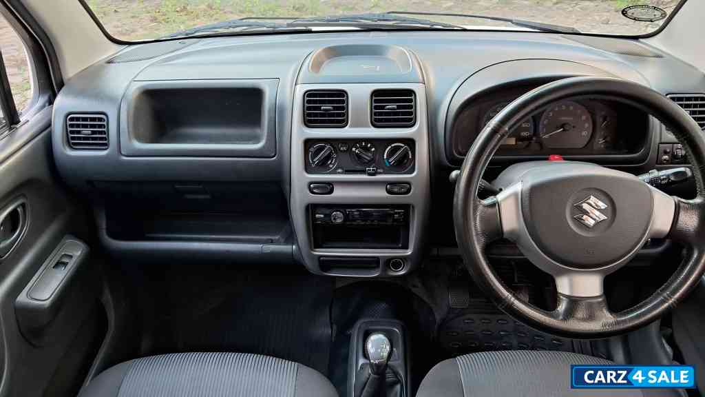 White Maruti Suzuki Wagon R Vxi