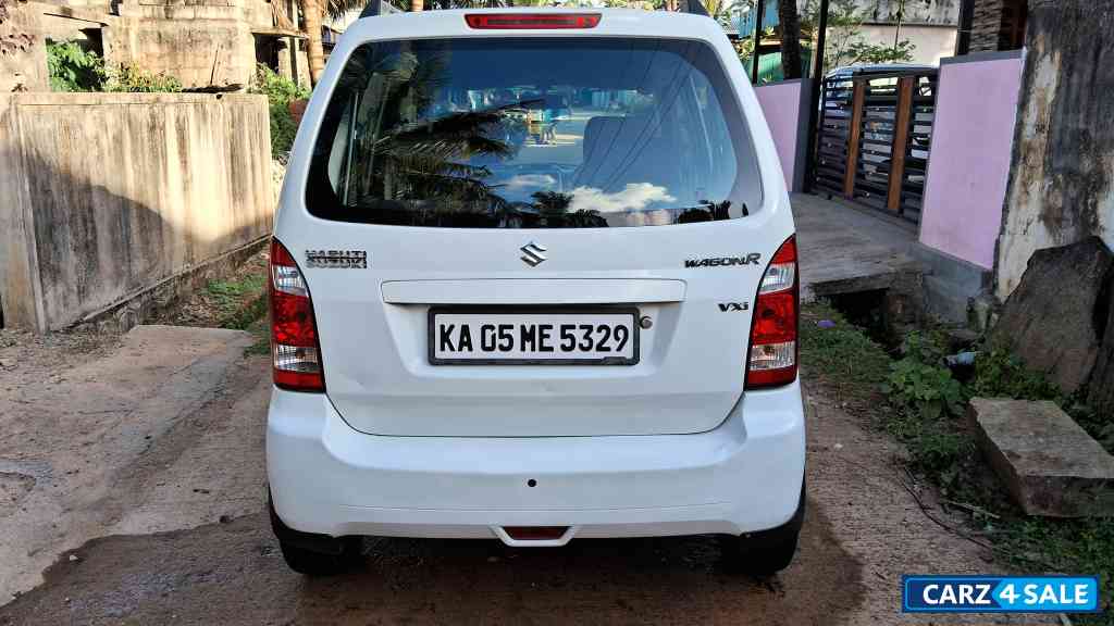 White Maruti Suzuki Wagon R Vxi