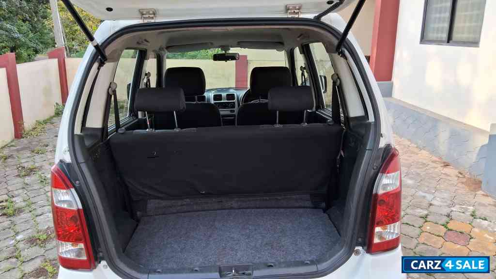 White Maruti Suzuki Wagon R Vxi