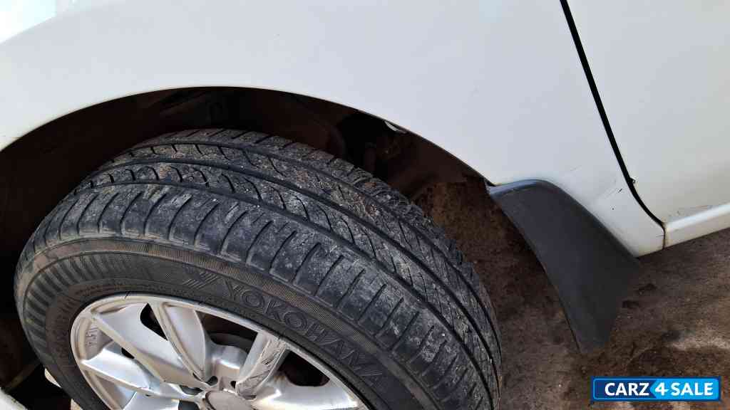 White Maruti Suzuki Wagon R Vxi