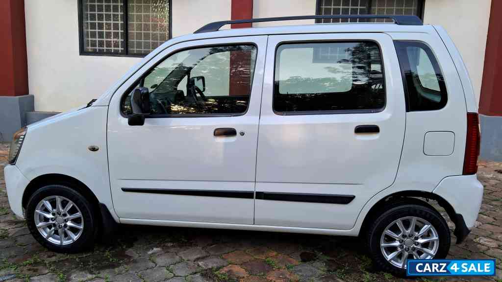 White Maruti Suzuki Wagon R Vxi