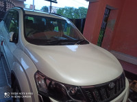 Mahindra XUV 500 W10