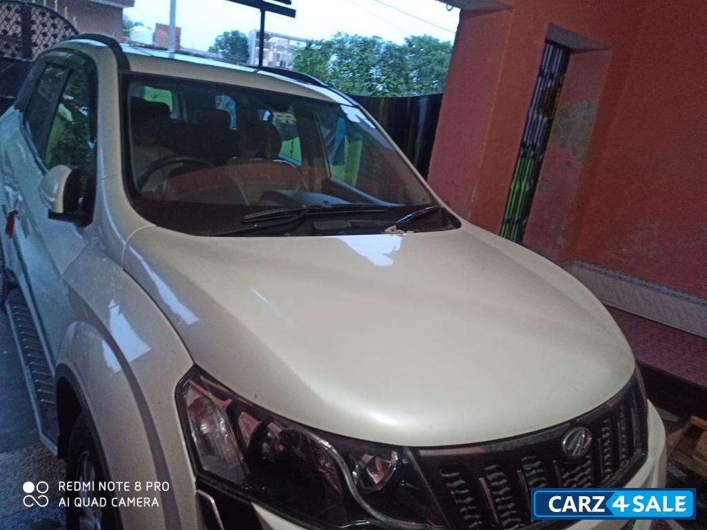 Mahindra XUV 500 W10