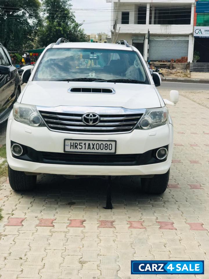 Super White Toyota Fortuner 3.0 4*2 Automatic