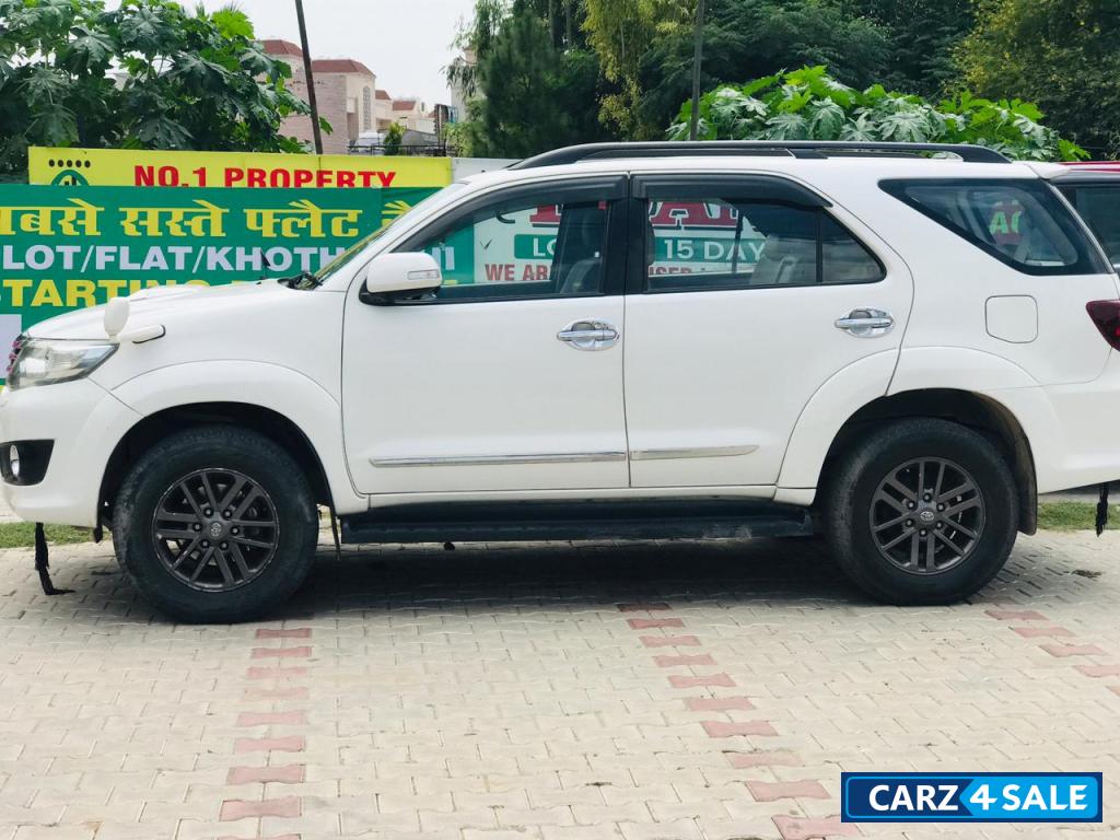 Super White Toyota Fortuner 3.0 4*2 Automatic