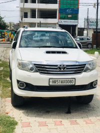 Super White Toyota Fortuner 3.0 4*2 Automatic