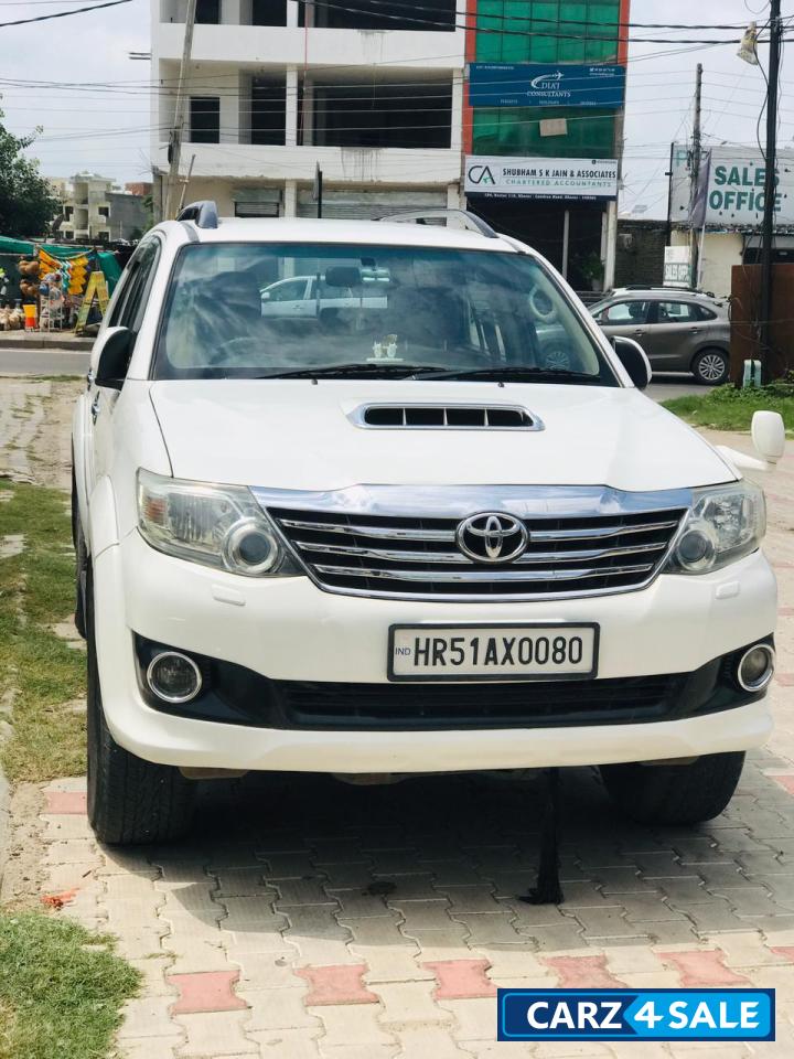 Super White Toyota Fortuner 3.0 4*2 Automatic