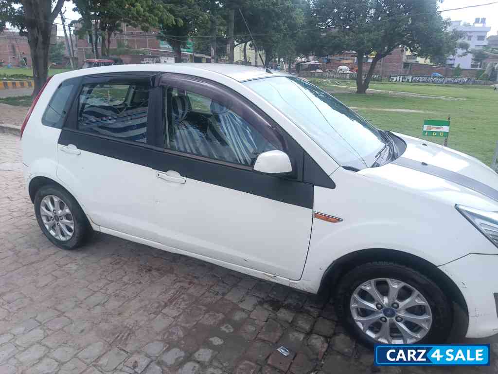 Diamond White Ford Figo TITANIUM TOP MODEL