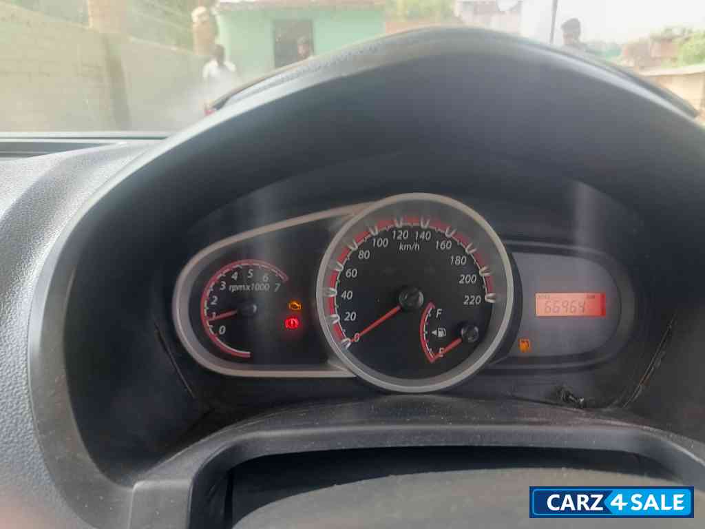 Diamond White Ford Figo TITANIUM TOP MODEL