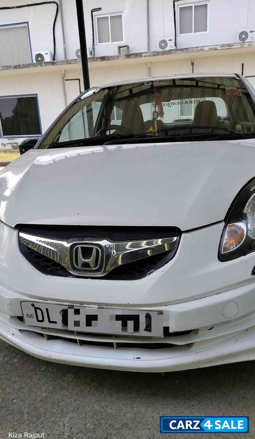 White Honda Amaze Ex iv tec
