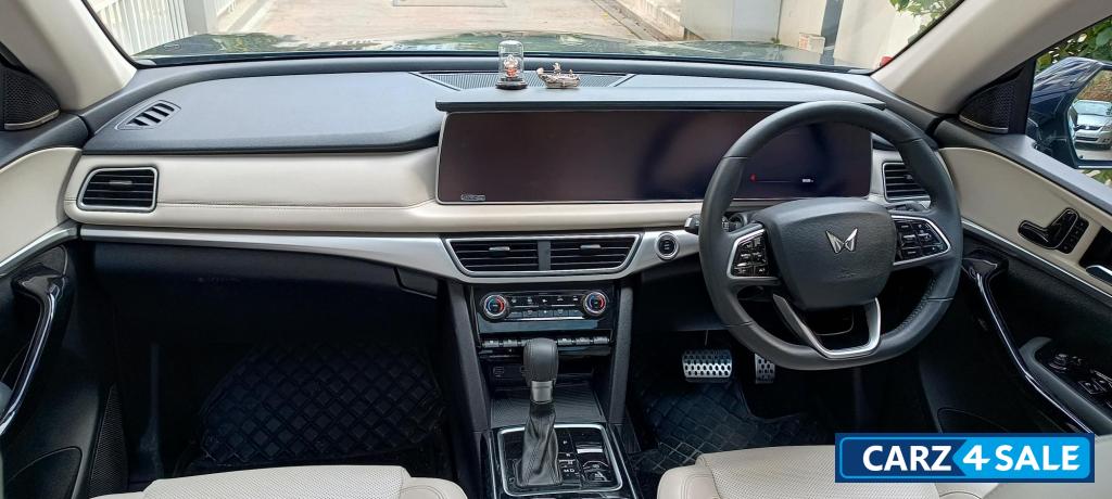 Mahindra XUV700 AX7L Diesel AT 7 Seater