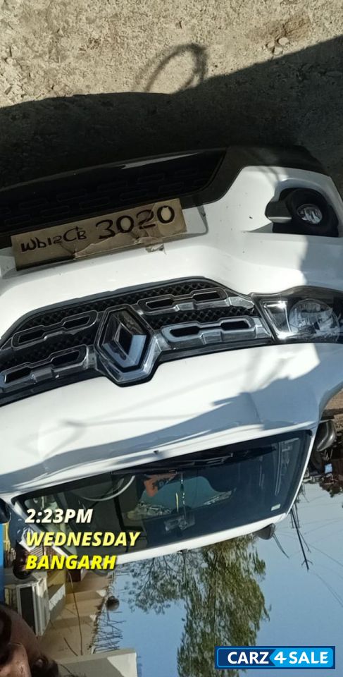 White Renault Kwid Rxt