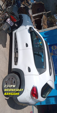 White Renault Kwid Rxt