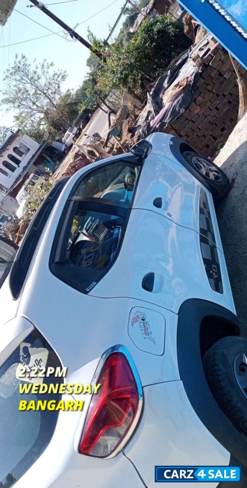 White Renault Kwid Rxt