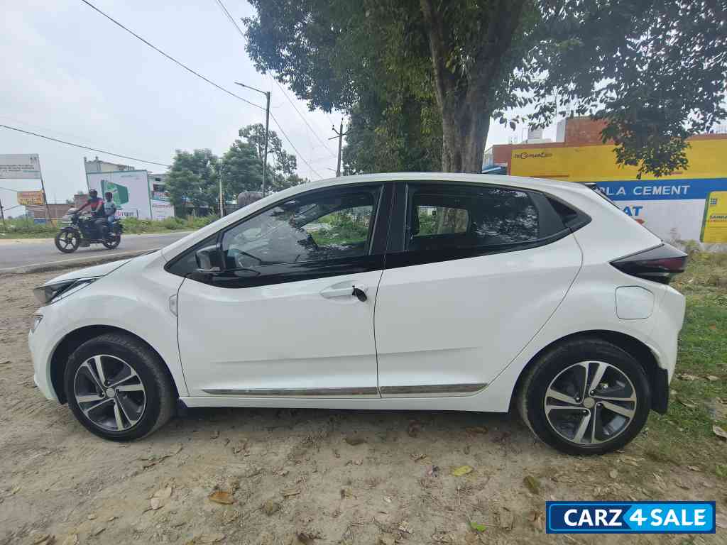 Tata Altroz XZ(O) Tata Altroz XZ(O)