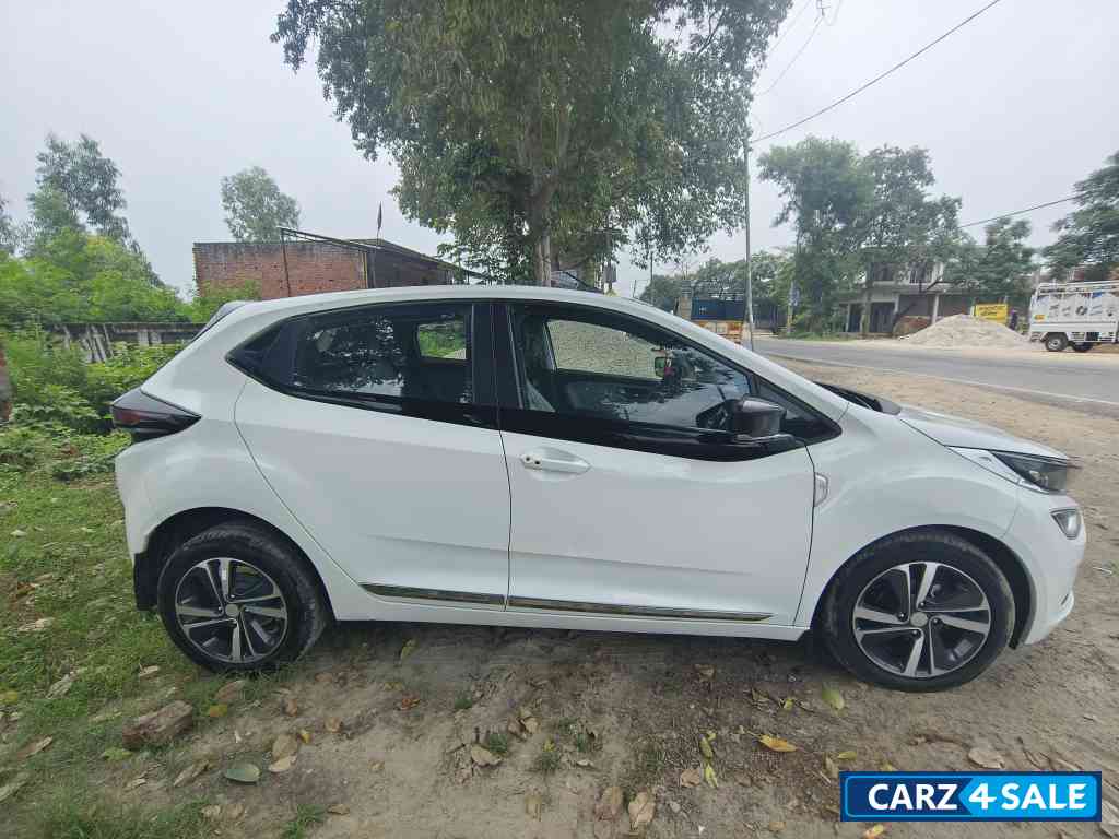 Tata Altroz XZ(O) Tata Altroz XZ(O)