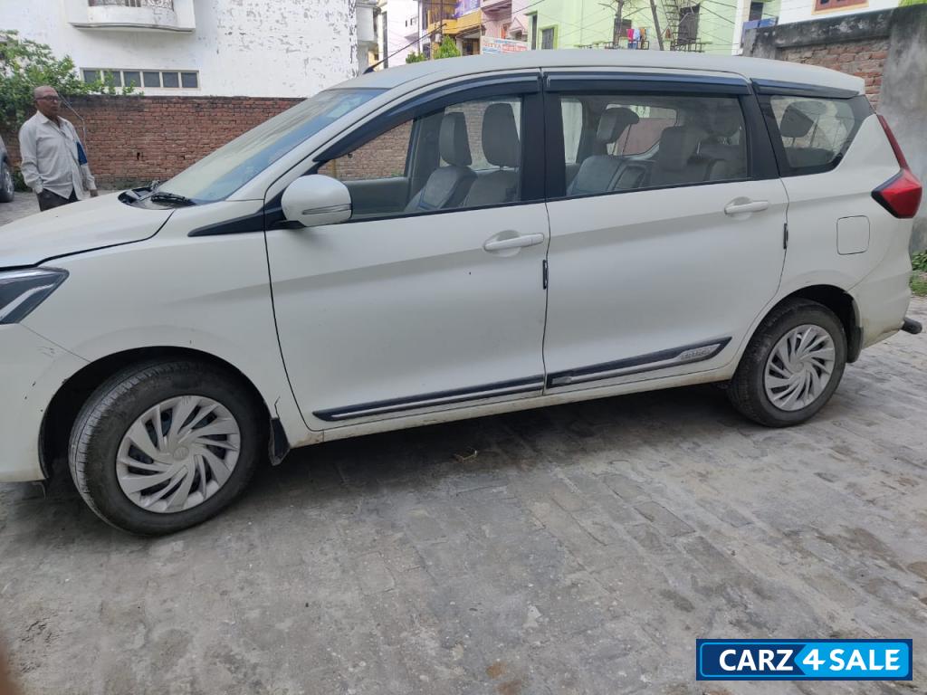 Pearl Arctic White Maruti Suzuki Ertiga Vxi cng