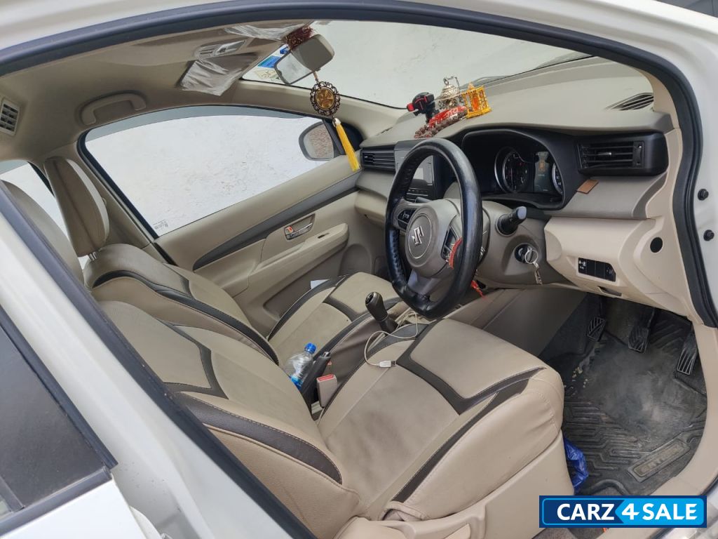 Pearl Arctic White Maruti Suzuki Ertiga Vxi cng