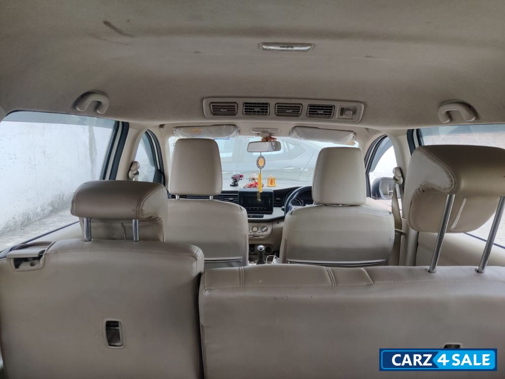 Pearl Arctic White Maruti Suzuki Ertiga Vxi cng