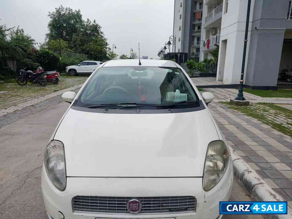 White Fiat Punto 1.3 emotion