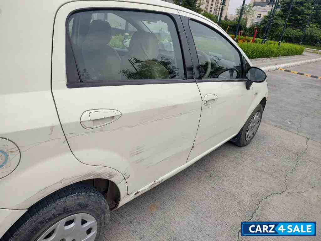 White Fiat Punto 1.3 emotion