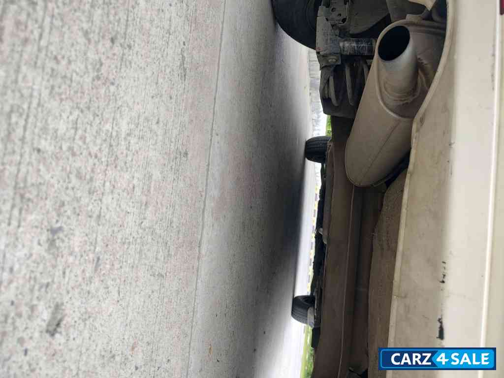 White Fiat Punto 1.3 emotion