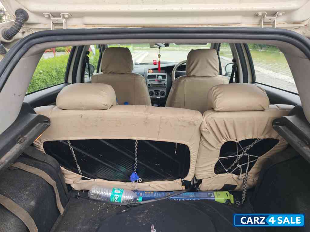 White Fiat Punto 1.3 emotion