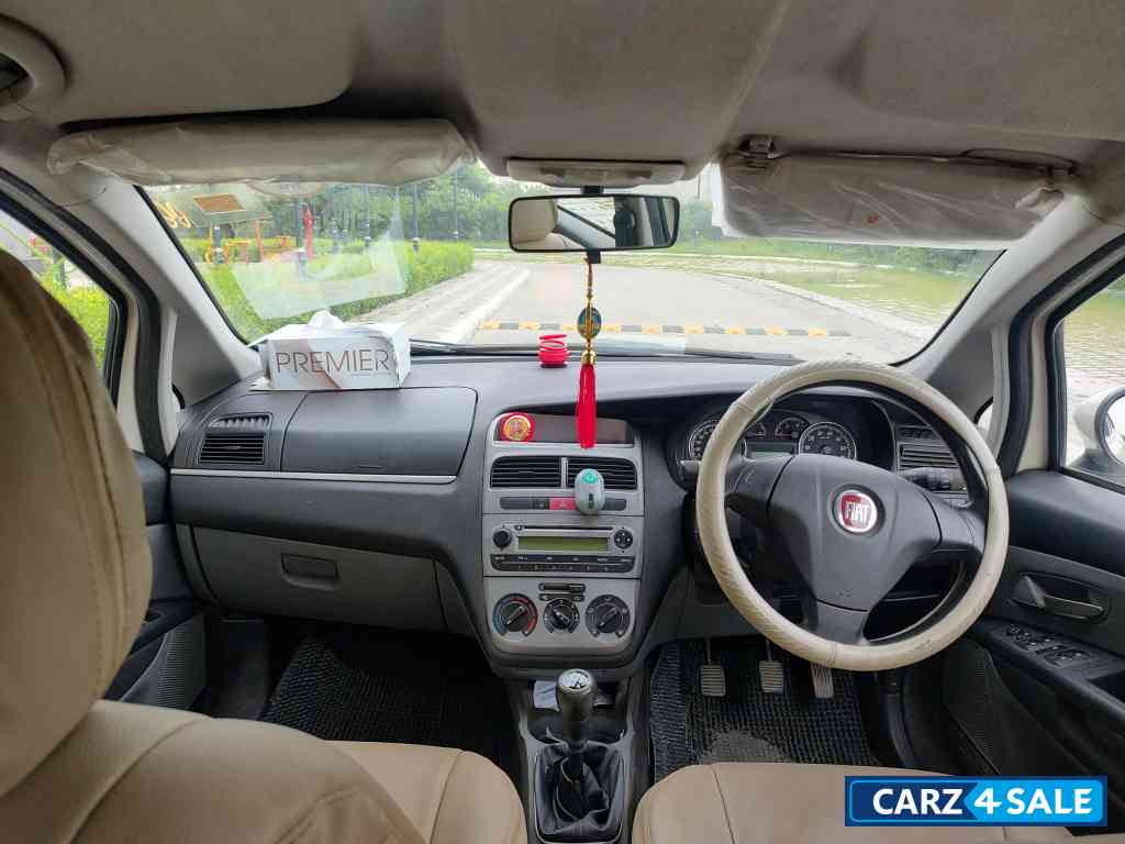 White Fiat Punto 1.3 emotion