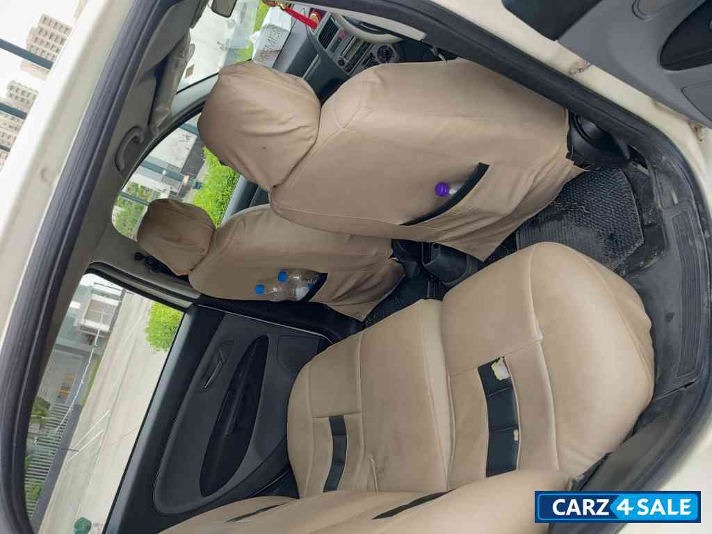 White Fiat Punto 1.3 emotion