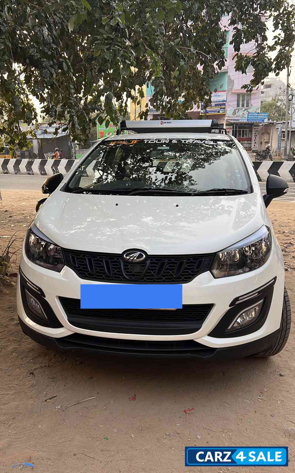 White Mahindra Marazzo Seating 7 diesel