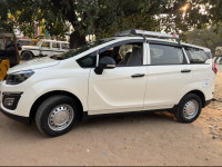 White Mahindra Marazzo Seating 7 diesel