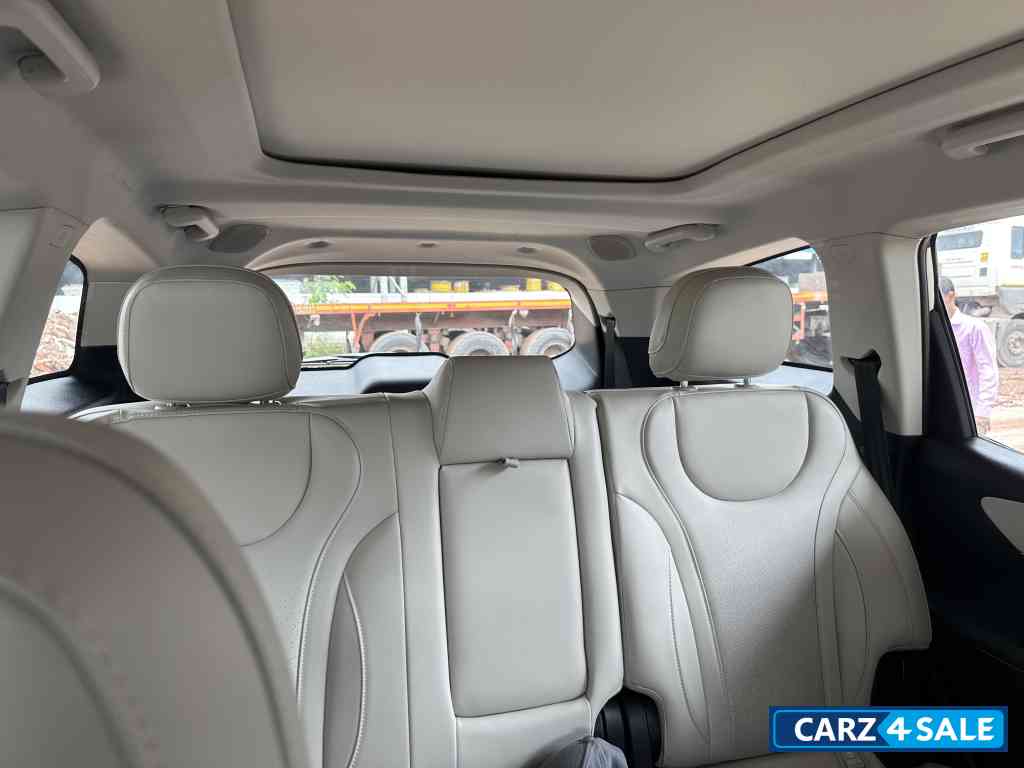 Silver Mahindra XUV700 AX7L Diesel Automatic