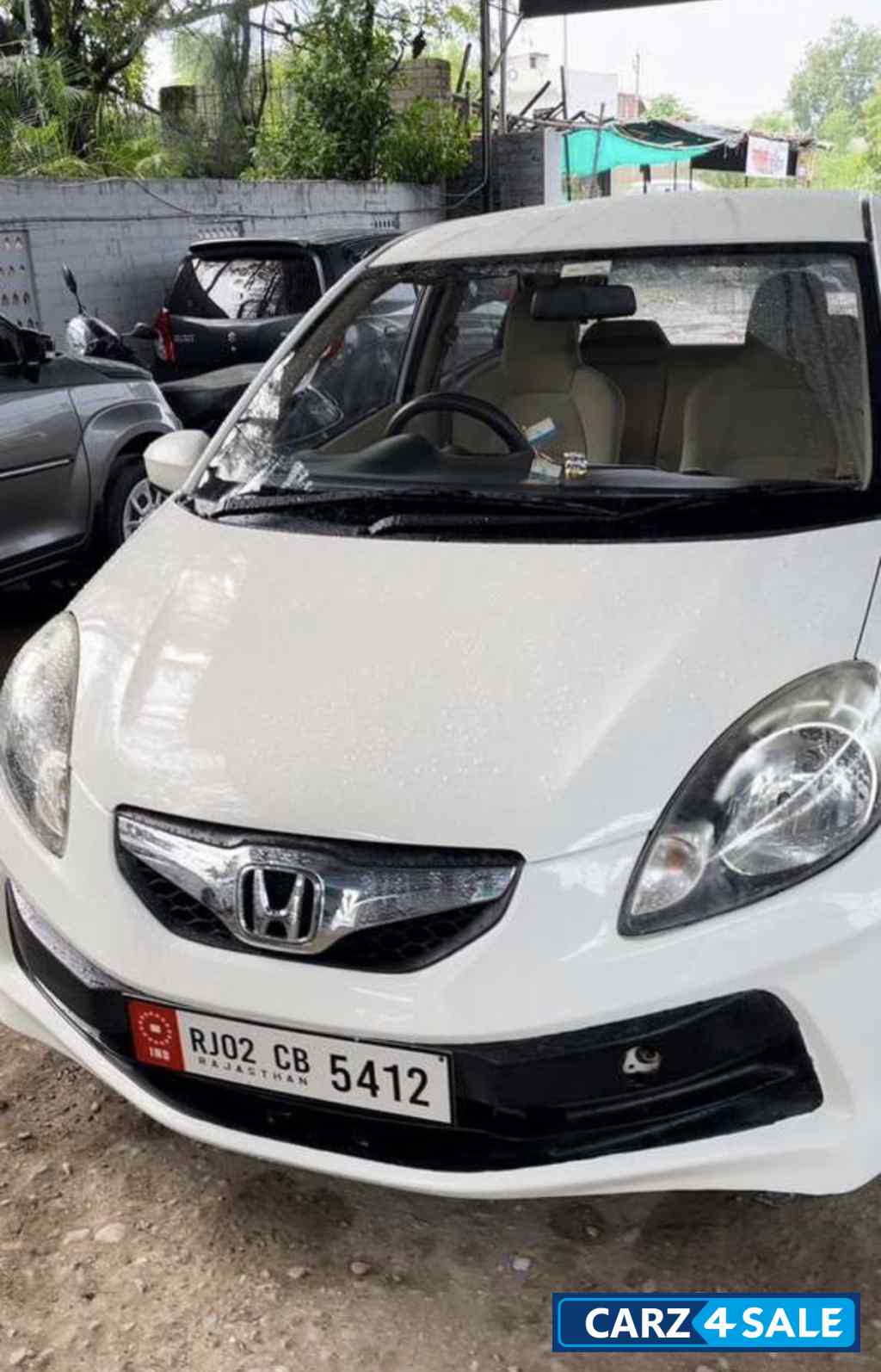 White Orchid Pearl Honda Brio S MT