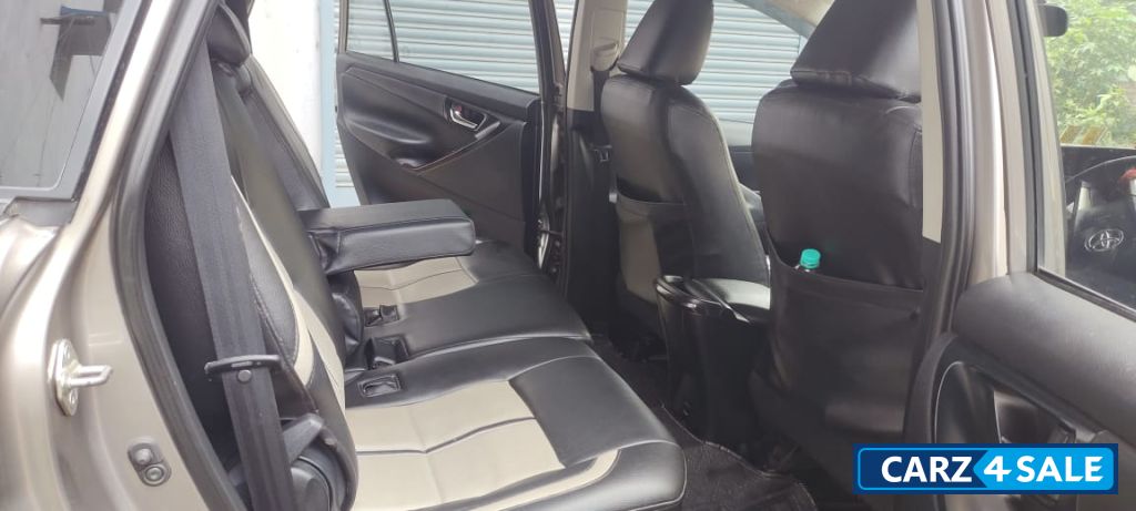 Grey Toyota Cresta Diesel, 8 seater, model G