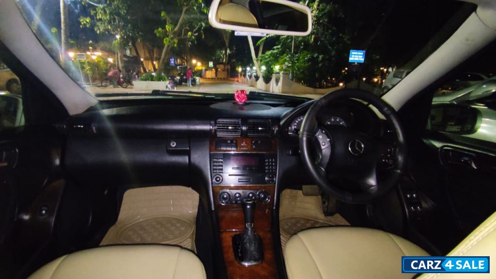 I Silver Mercedes-Benz C-Class C200 Kompressor I Silver Mercedes-Benz C-Class C200 Kompressor