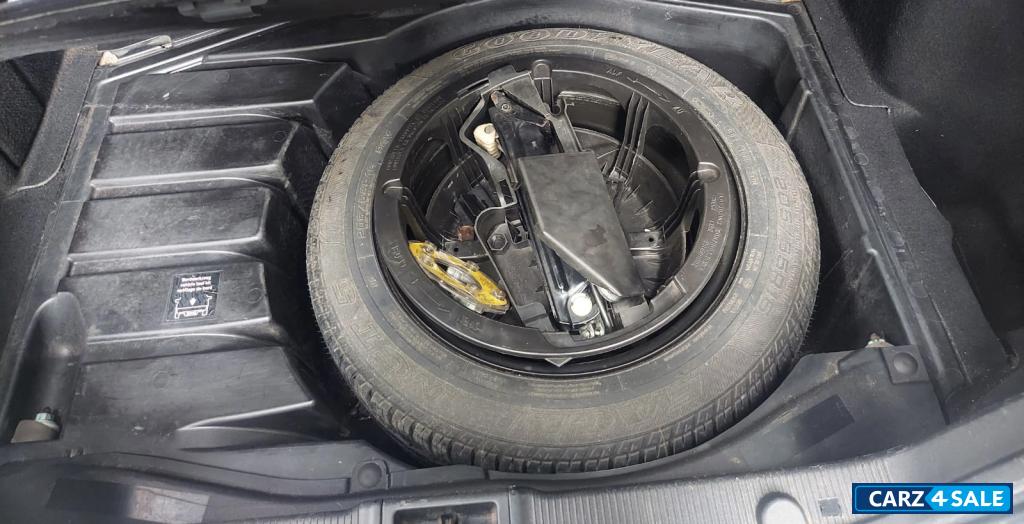 I Silver Mercedes-Benz C-Class C200 Kompressor I Silver Mercedes-Benz C-Class C200 Kompressor