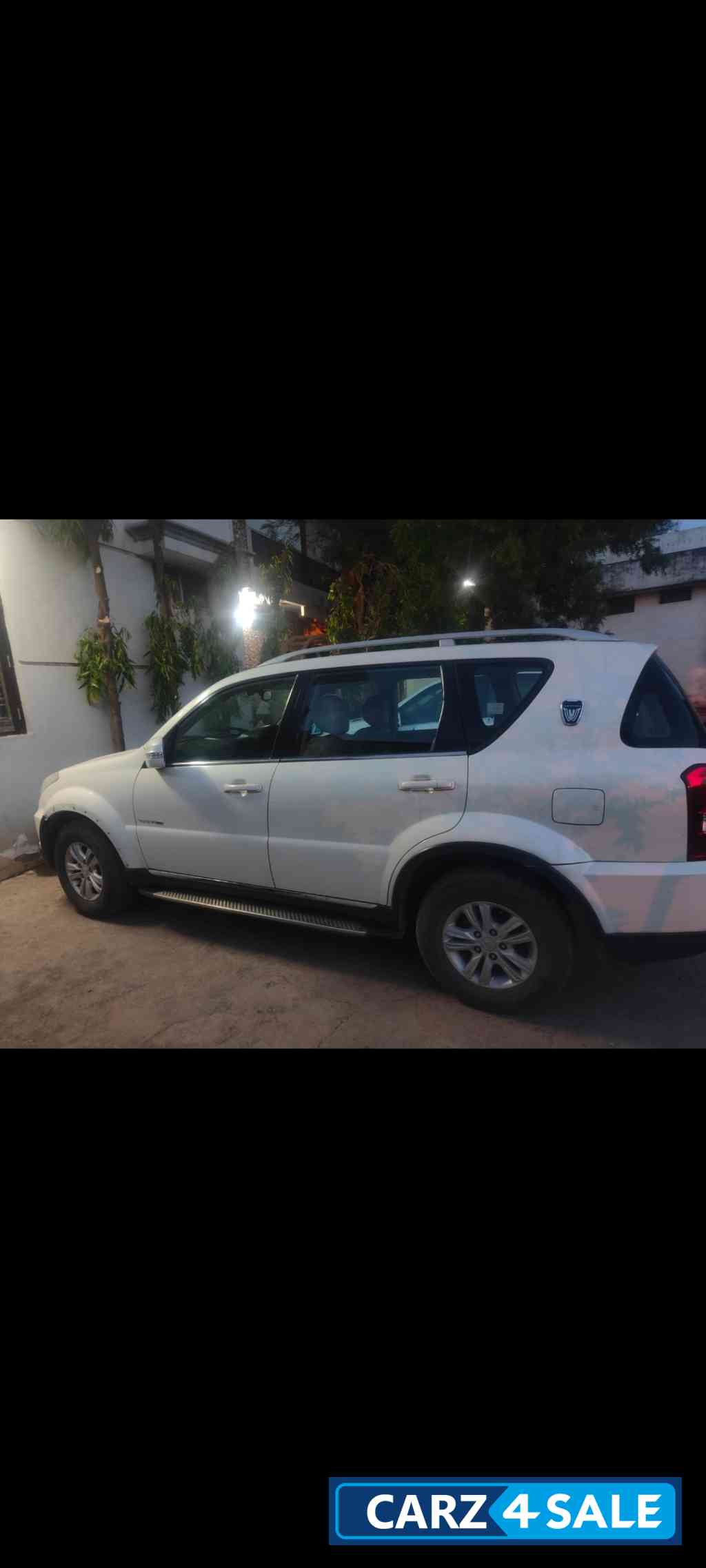 White Ssangyong Rexton RX7 AT