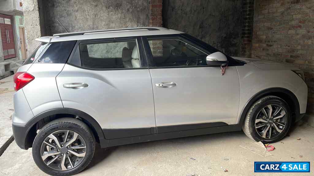 Silver Mahindra XUV300 W8(O)