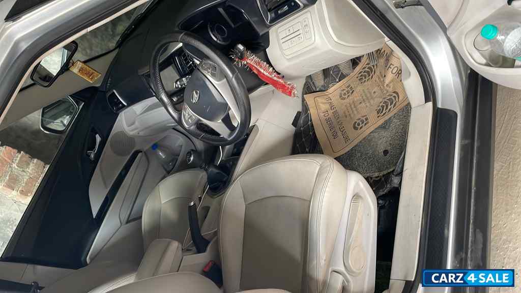 Silver Mahindra XUV300 W8(O)