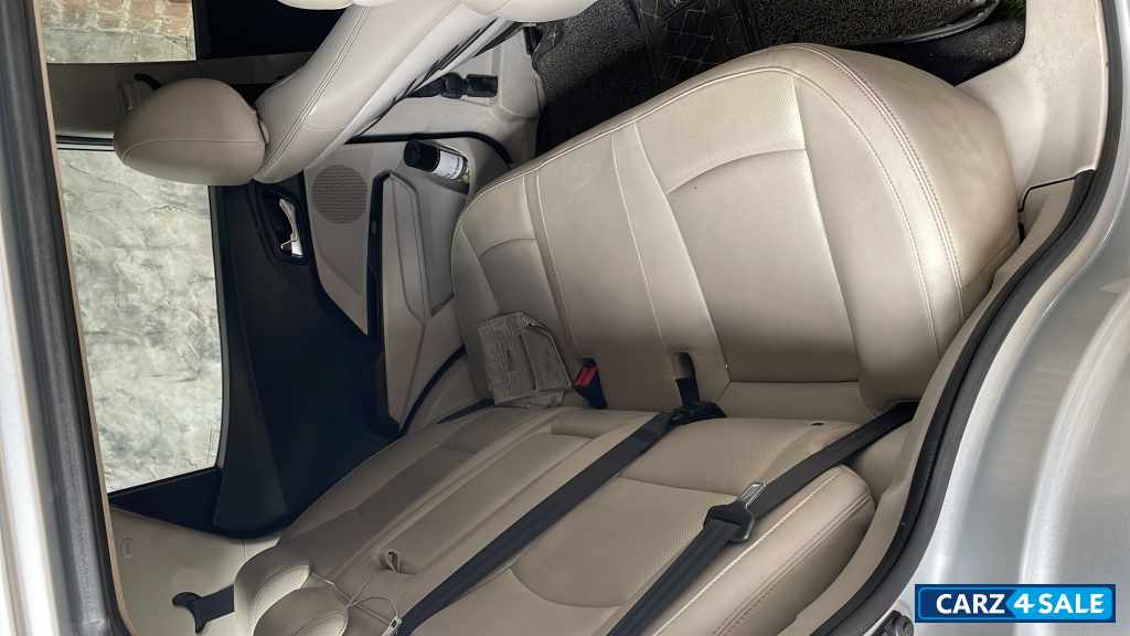 Silver Mahindra XUV300 W8(O)