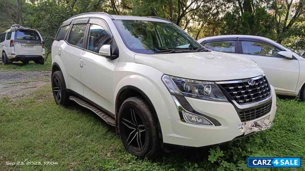 Mahindra XUV 500 W9
