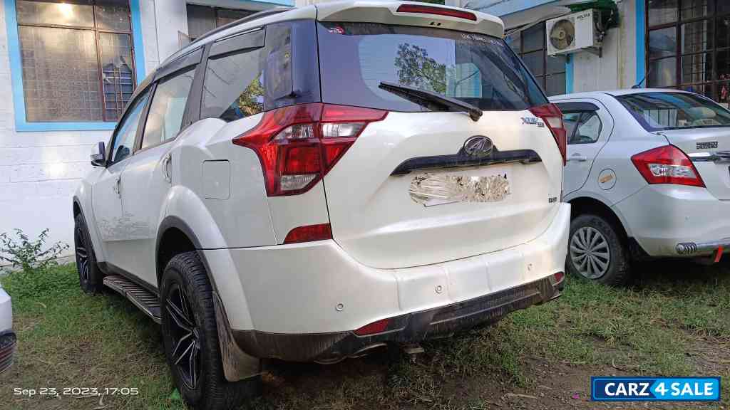 Mahindra XUV 500 W9