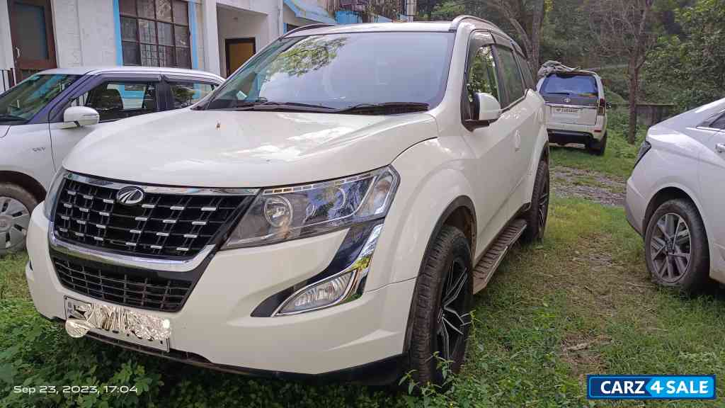 Mahindra XUV 500 W9