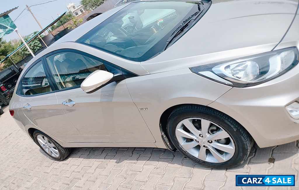Golden Beige Hyundai Verna Fluidic 1.6 SX